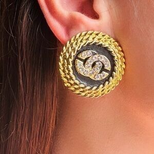 Like New ✨CHANEL vintage gold plated earrings ,crystal CC.